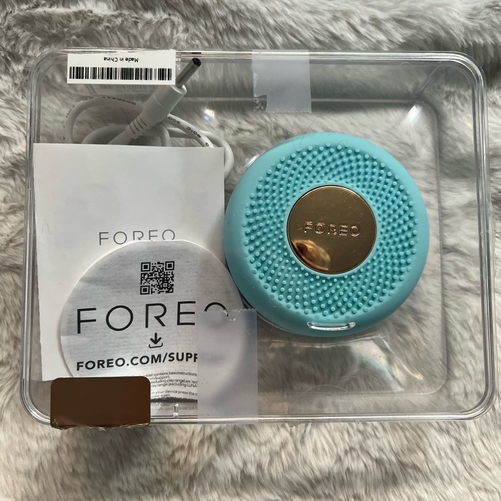 Foreo Blue Facial Cleansing Device